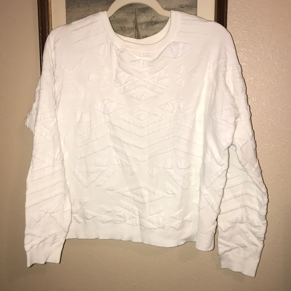 Cropped white sweatshirt